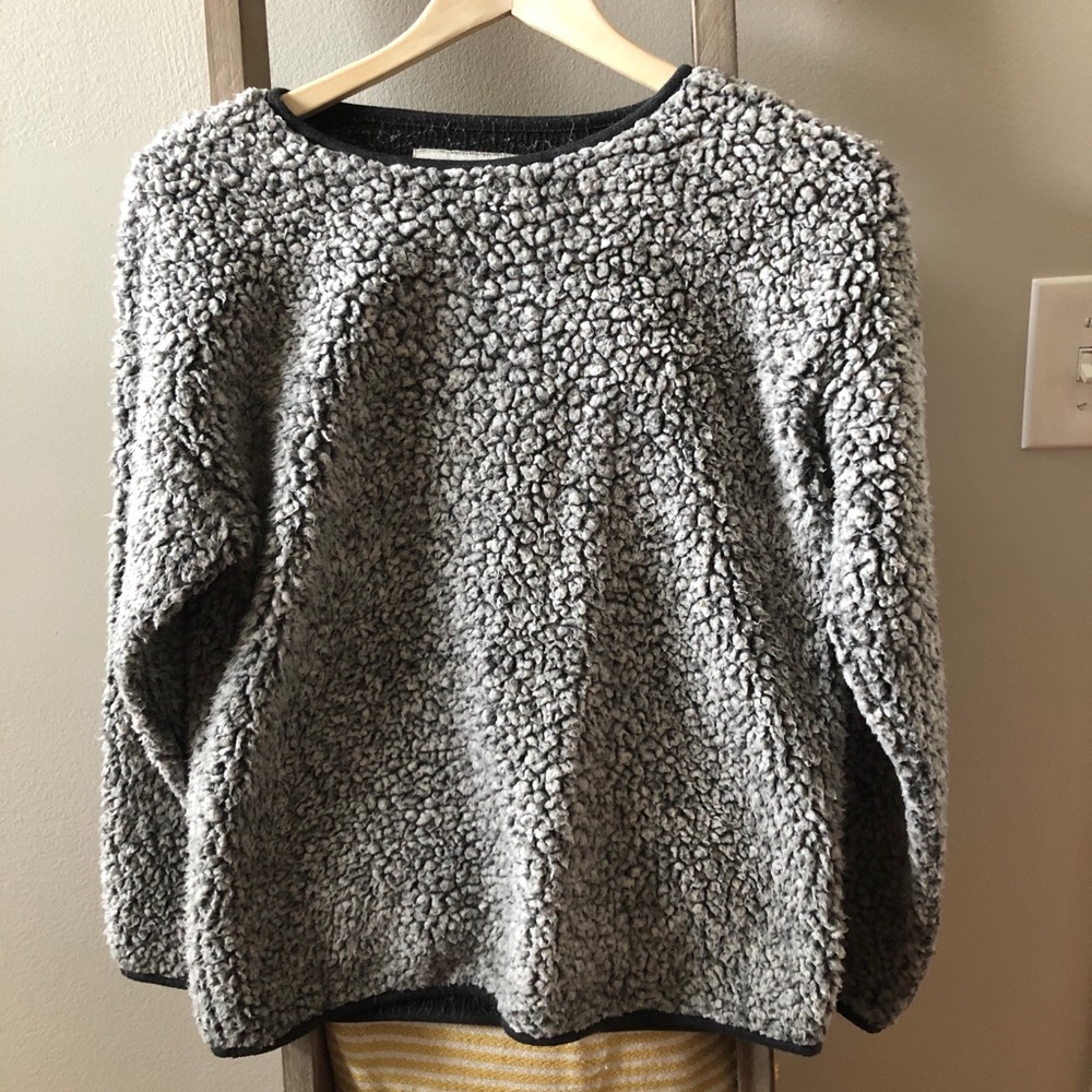 Women’s gray Sherpa Dylan pullover, size small